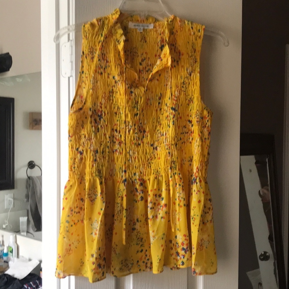 Rose & Olive yellow peplum top. Floral. Stretchy. Comfy. Size S